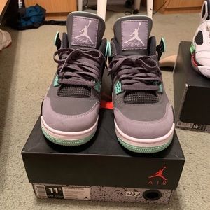 Jordan retro 4 green glow